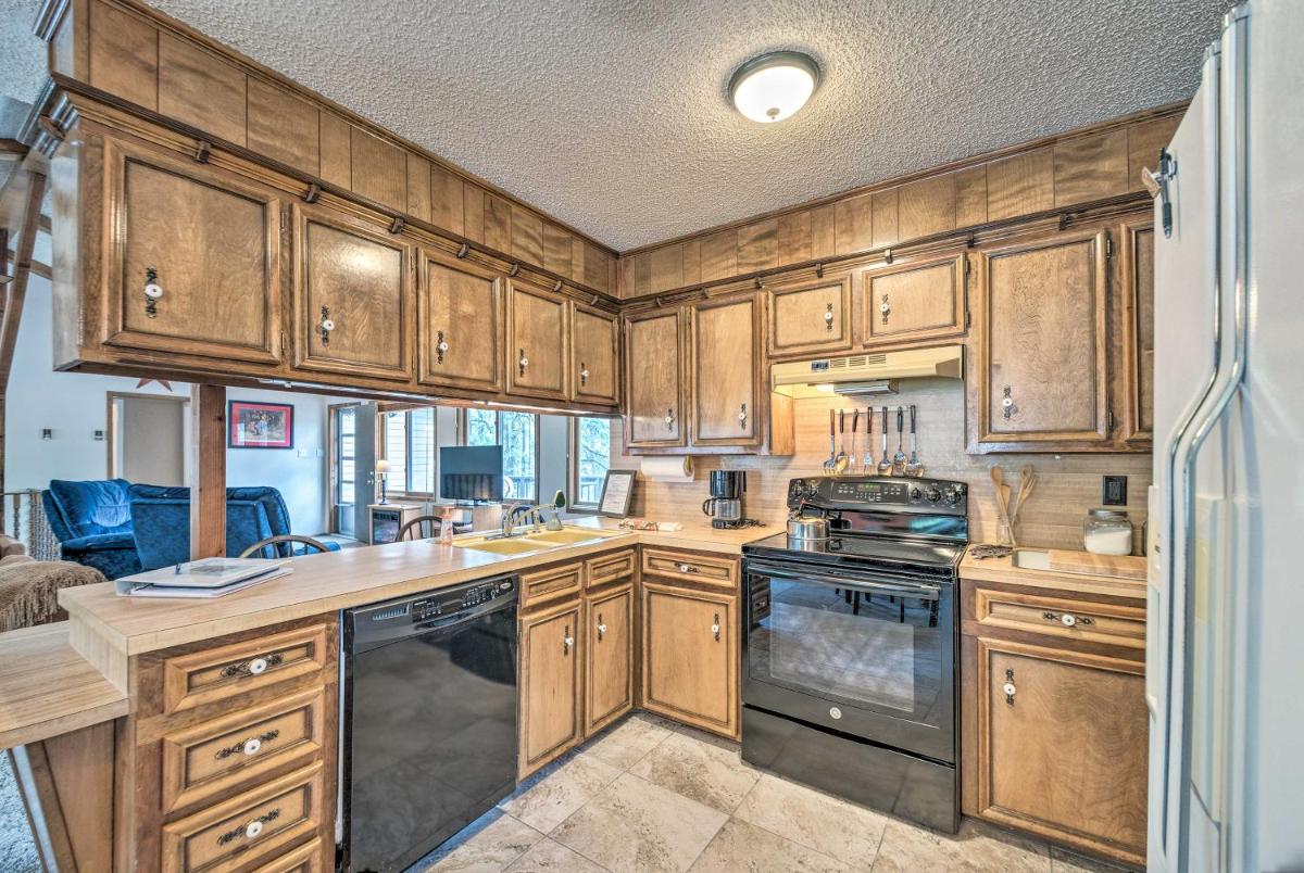 Ruidoso Home with Deck 4 Mi to Ski Apache! - image 5