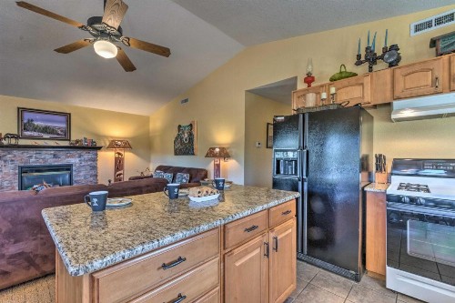 Ruidoso Cabin with Hot Tub and Fantastic Mountain Views - image 6