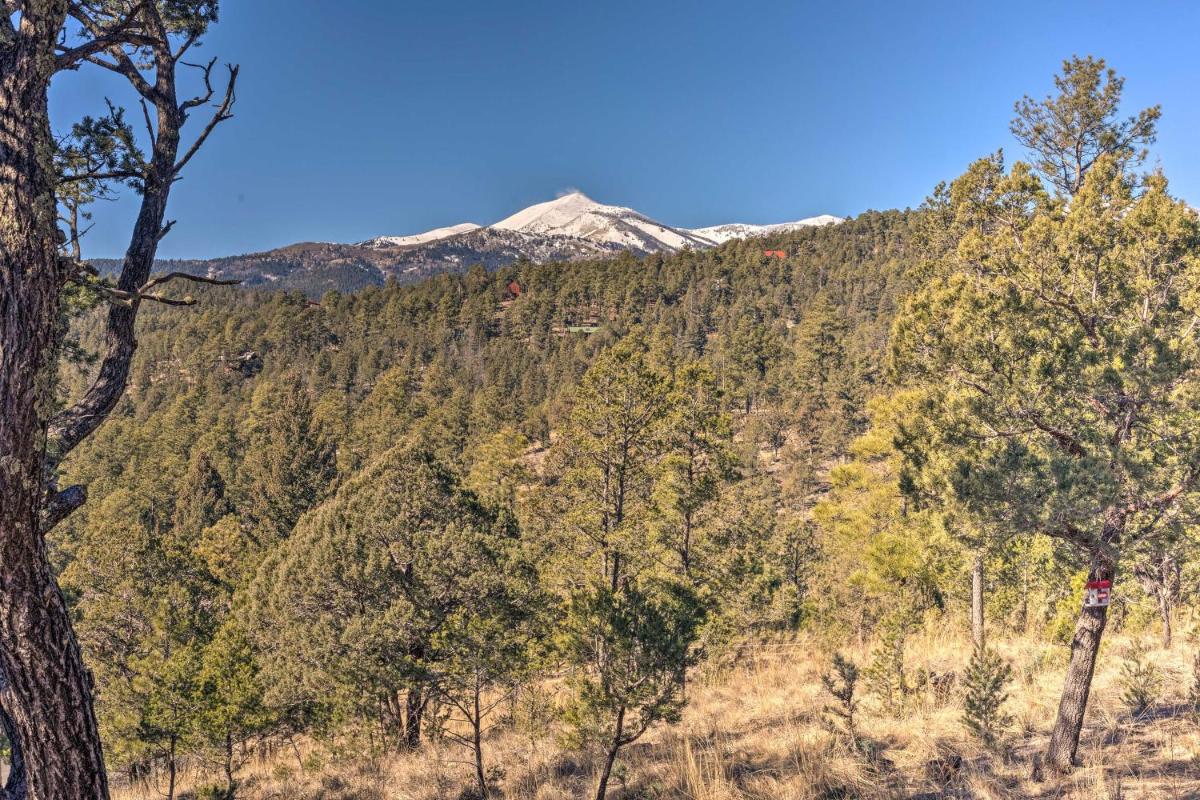 Ruidoso Cabin with Hot Tub and Fantastic Mountain Views - image 7