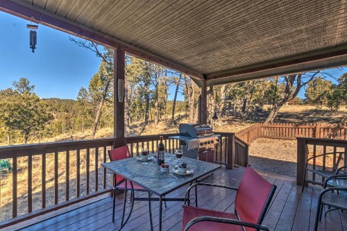 Ruidoso Cabin with Hot Tub and Fantastic Mountain Views - image 8