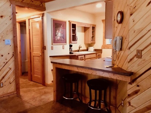 Giant Oaks Lodge - image 50