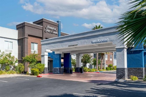 Hampton Inn & Suites Sacramento-Auburn Boulevard - image 1