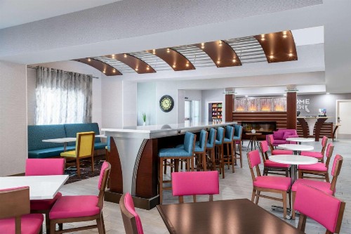 Hampton Inn & Suites Sacramento-Auburn Boulevard - image 2