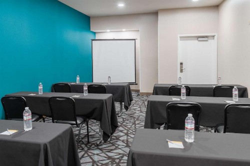 Hampton Inn & Suites Sacramento-Auburn Boulevard - image 3