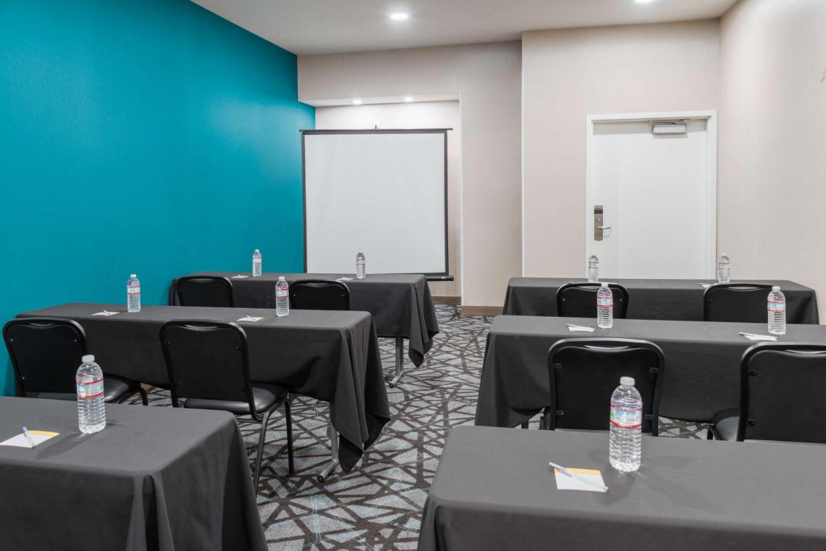 Hampton Inn & Suites Sacramento-Auburn Boulevard - image 3