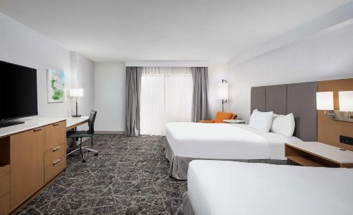 DoubleTree By Hilton Sacramento - image 10