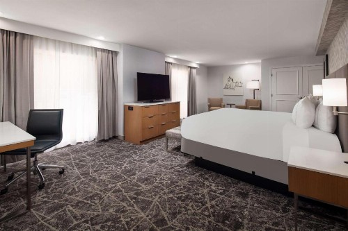 DoubleTree By Hilton Sacramento - image 26