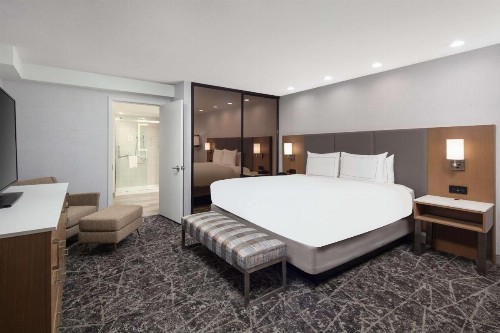 DoubleTree By Hilton Sacramento - image 28