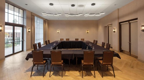 DoubleTree By Hilton Sacramento - image 43
