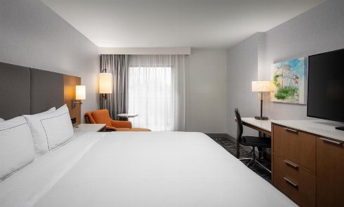 DoubleTree By Hilton Sacramento - image 47