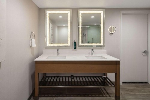 DoubleTree By Hilton Sacramento - image 6