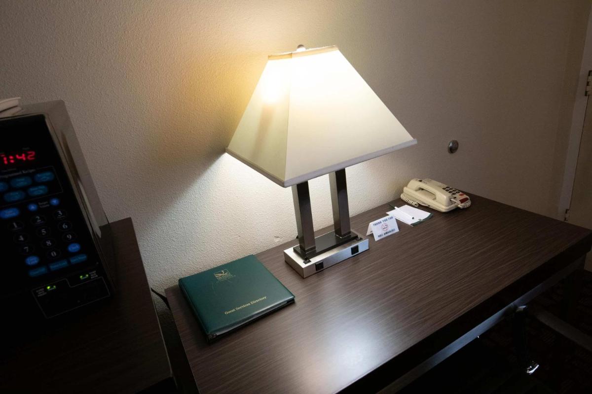 Quality Inn Sacramento - image 2