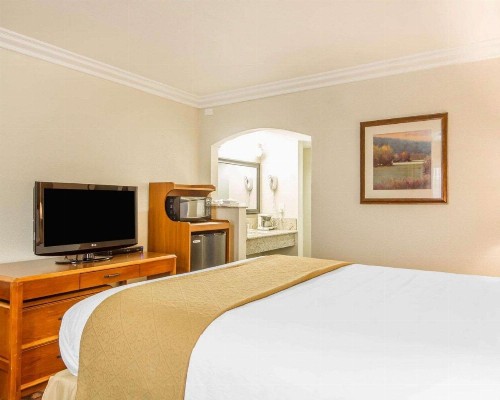 Quality Inn Sacramento - image 24