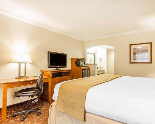 Quality Inn Sacramento - image 34
