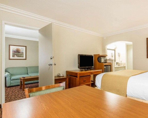 Quality Inn Sacramento - image 35