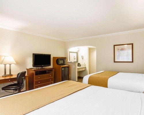 Quality Inn Sacramento - image 42