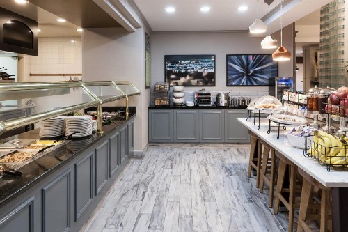 Hilton Garden Inn Sacramento/South Natomas - image 3