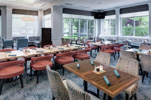 Hilton Garden Inn Sacramento/South Natomas - image 4