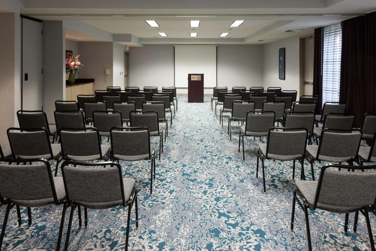 Hilton Garden Inn Sacramento/South Natomas - image 5