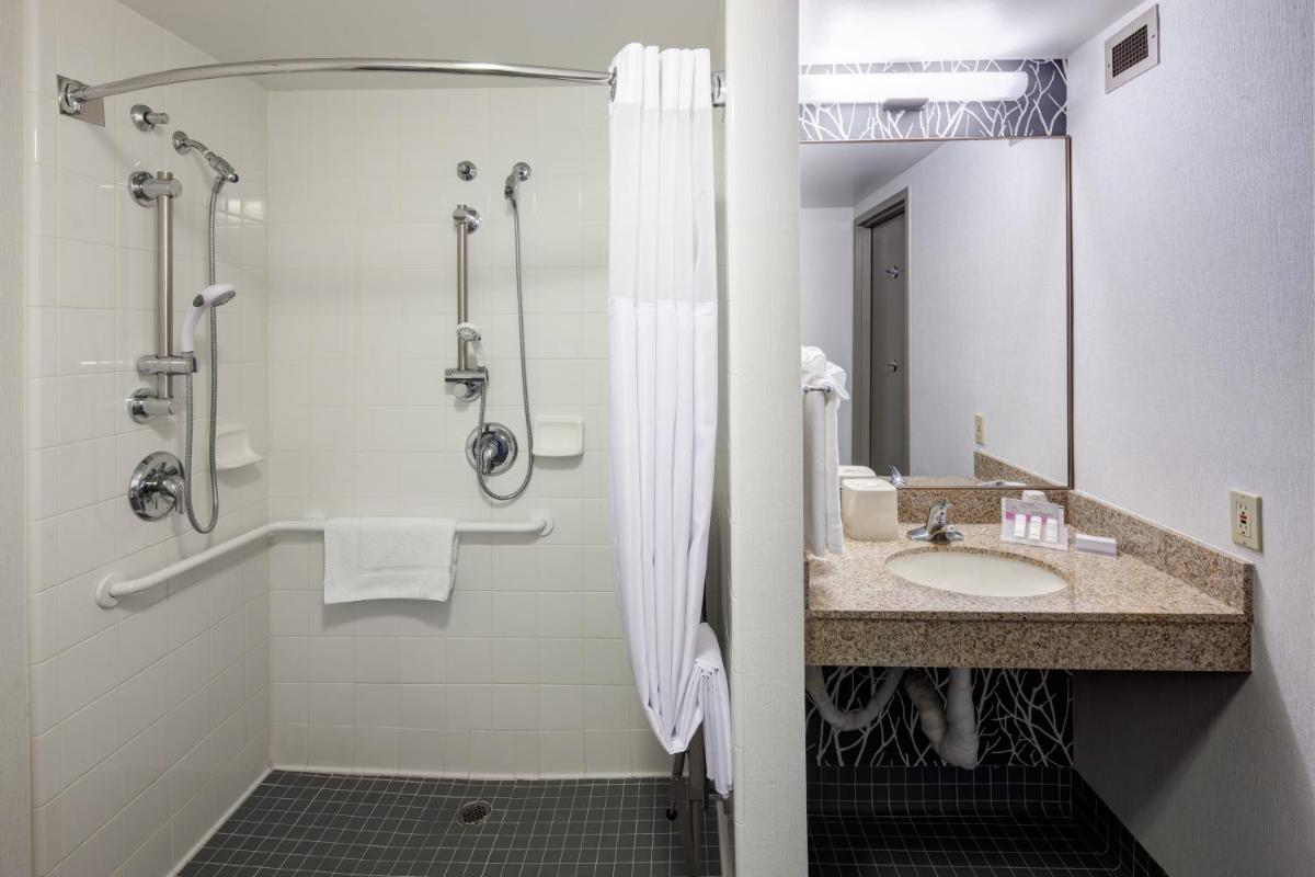 Hilton Garden Inn Sacramento/South Natomas - image 6