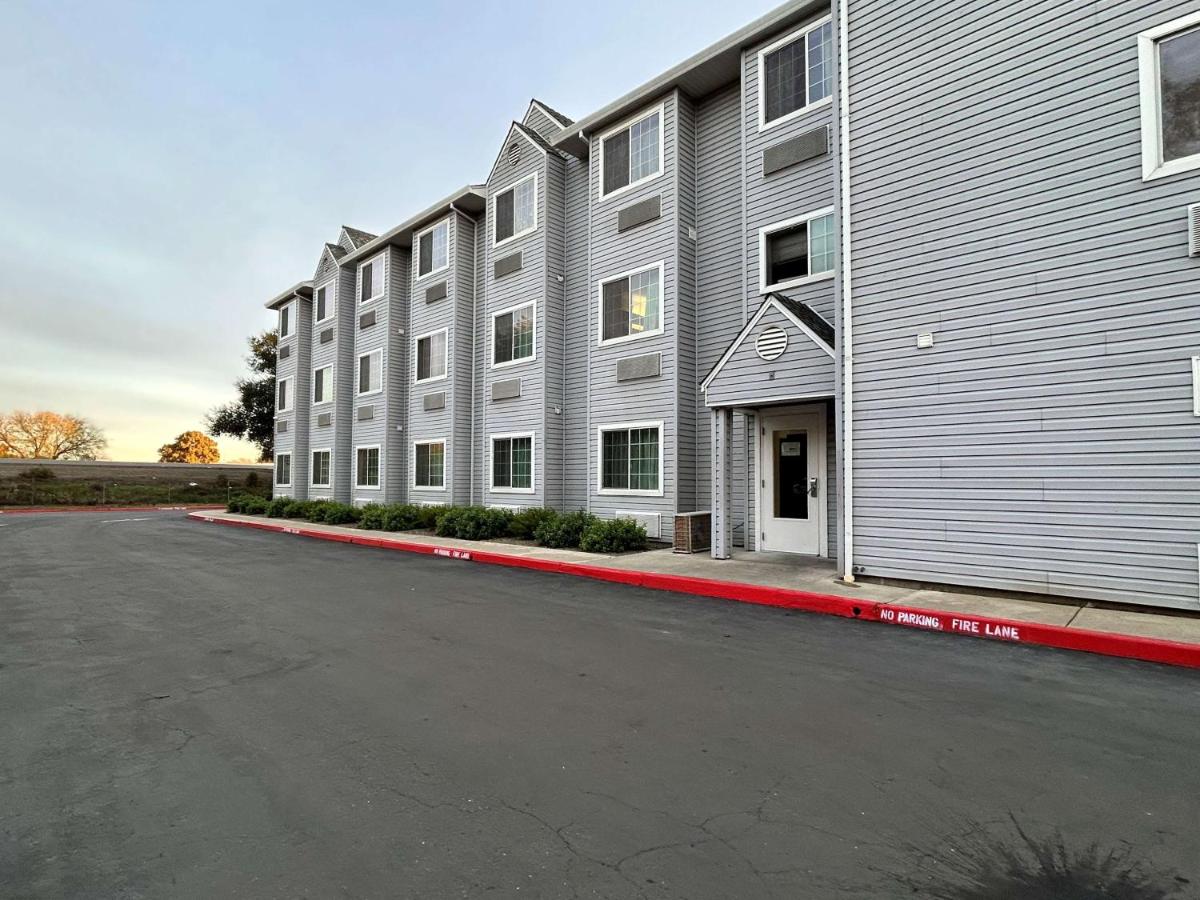 Super 8 by Wyndham Sacramento Airport - main image