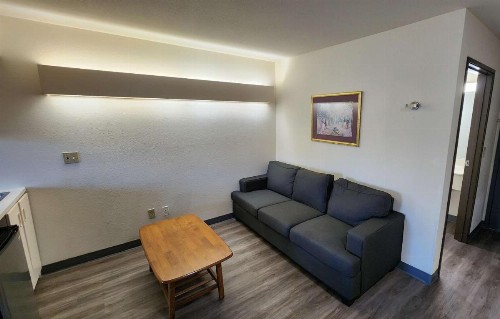 Super 8 by Wyndham Sacramento Airport - image 10