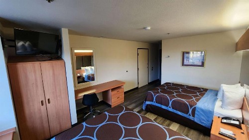 Super 8 by Wyndham Sacramento Airport - image 12
