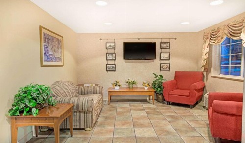 Super 8 by Wyndham Sacramento Airport - image 6