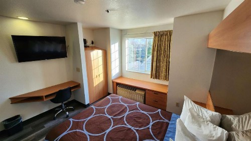 Super 8 by Wyndham Sacramento Airport - image 8