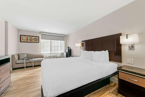 Quality Inn & Suites - image 15