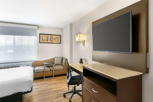 Quality Inn & Suites - image 24