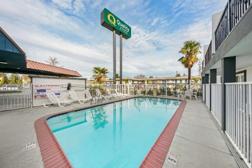 Quality Inn & Suites - image 29