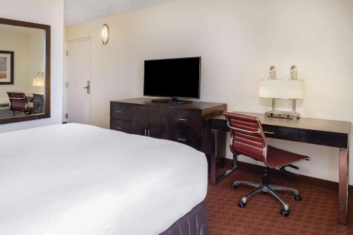 Crowne Plaza Sacramento Northeast an IHG Hotel - image 29