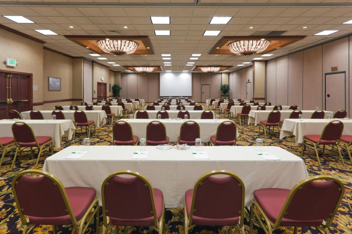 Holiday Inn Sacramento Downtown-Arena an IHG Hotel - image 4