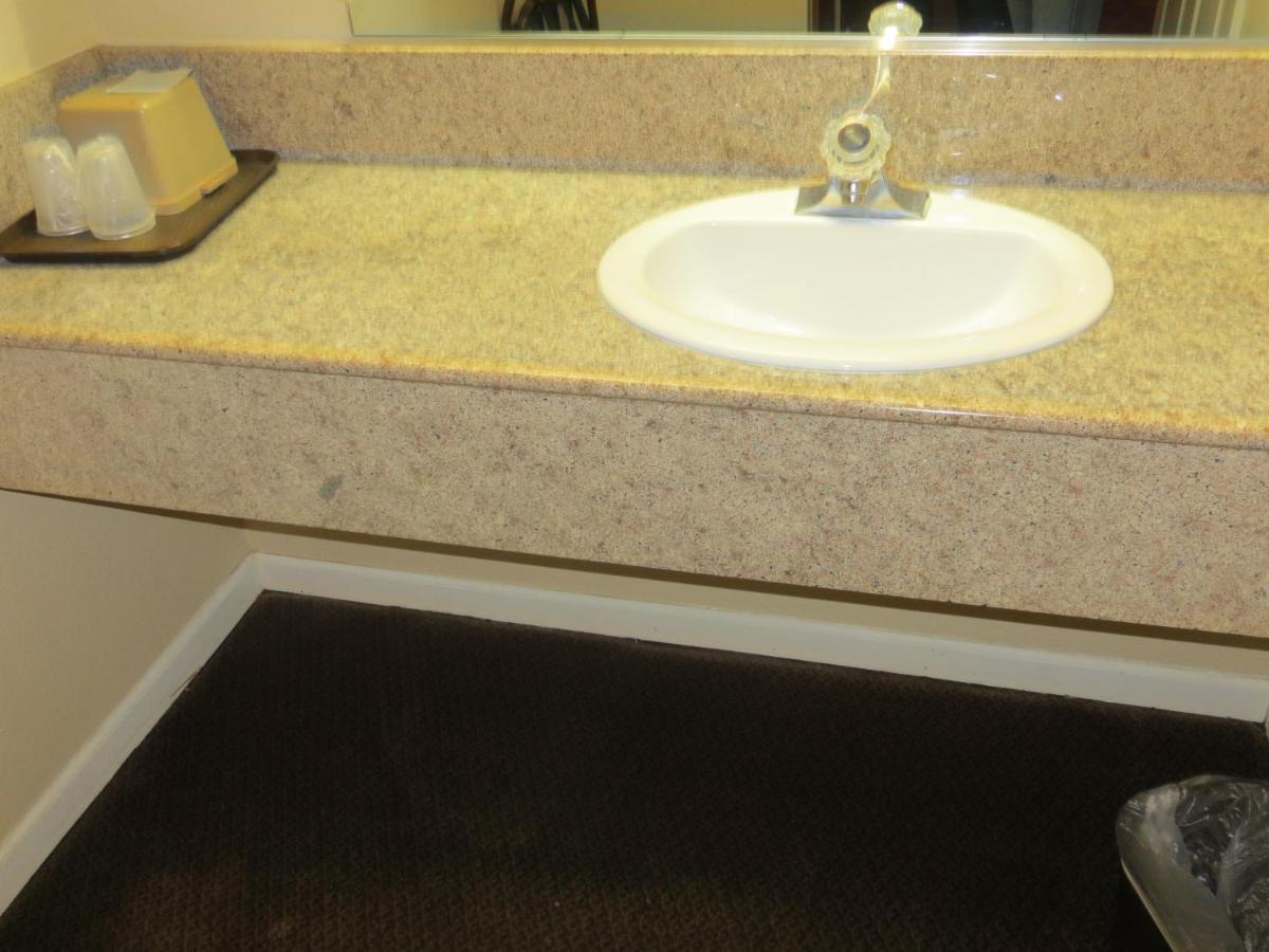 Executive Inn & Suites Sacramento - image 5