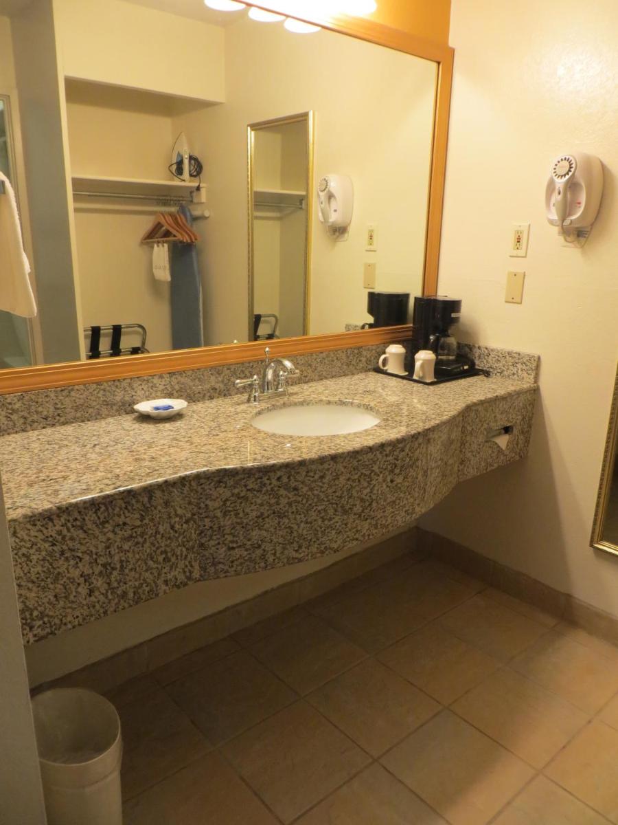 Executive Inn & Suites Sacramento - image 6