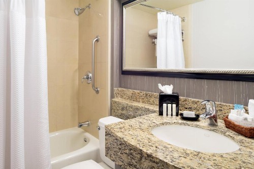 Courtyard by Marriott Sacramento Cal Expo - image 6