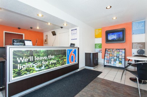 Motel 6 Sacremento Ca - Downton - image 18
