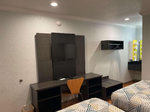 Motel 6 Sacremento Ca - Downton - image 23
