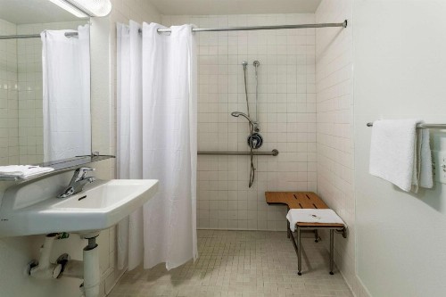 Motel 6 Sacremento Ca - Downton - image 25