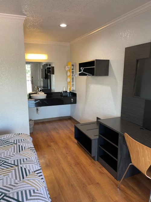 Motel 6 Sacremento Ca - Downton - image 36
