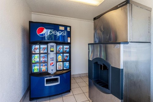 Motel 6 Sacremento Ca - Downton - image 7