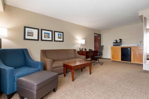 Comfort Suites Downtown Sacramento - image 17