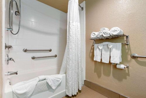 Comfort Suites Downtown Sacramento - image 25