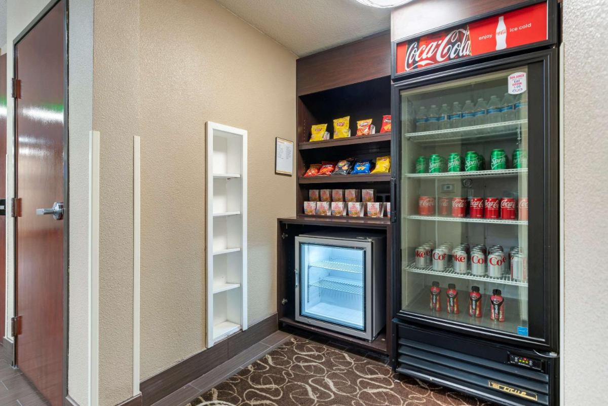 Comfort Suites Downtown Sacramento - image 3