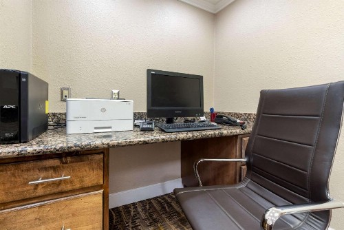Comfort Suites Downtown Sacramento - image 43