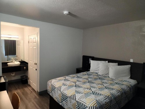 Motel 6-Sacramento CA - South - image 10