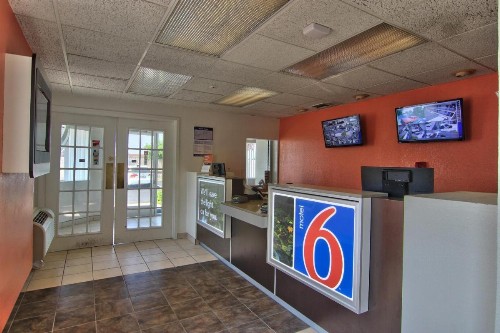 Motel 6-Sacramento CA - South - image 15