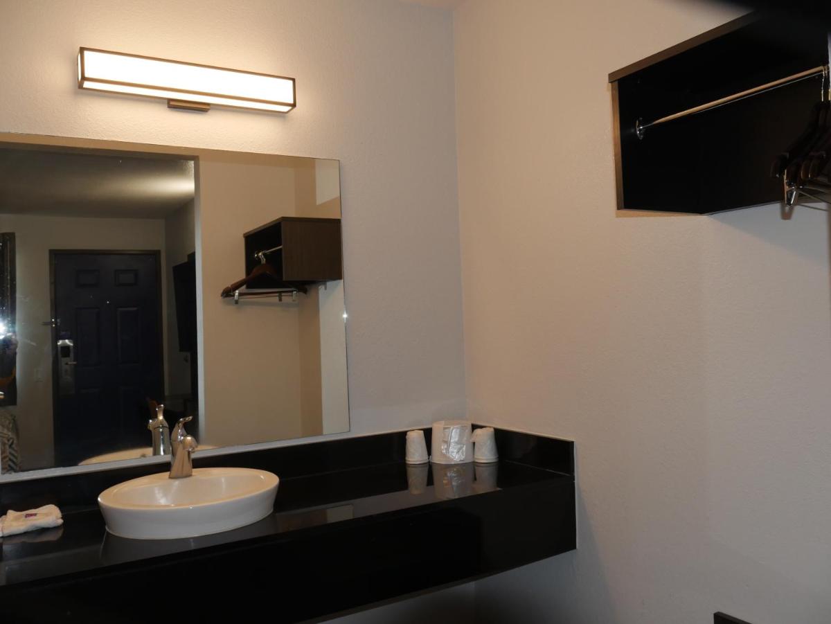 Motel 6-Sacramento CA - South - image 7