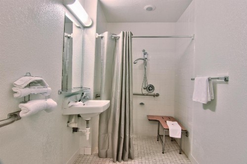 Motel 6-Sacramento CA - South - image 9